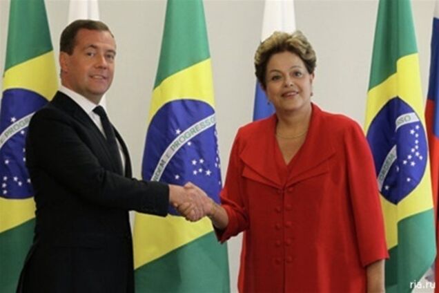 Президент Бразилии пришла на встречу с Медведевым в одной туфле