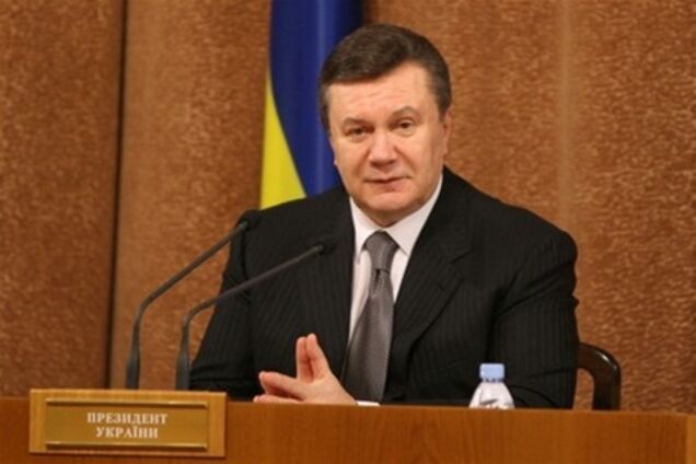 Янукович закликав зміцнювати позиції української мови