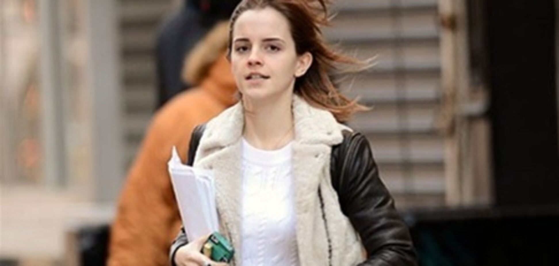 Эмма Уотсон бежит на ленч. Фото