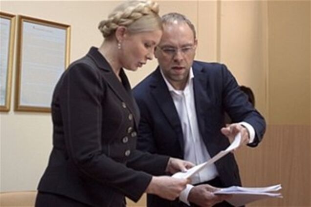 Власенко нарушает Конституцию, защищая Тимошенко в суде - нардеп ПР