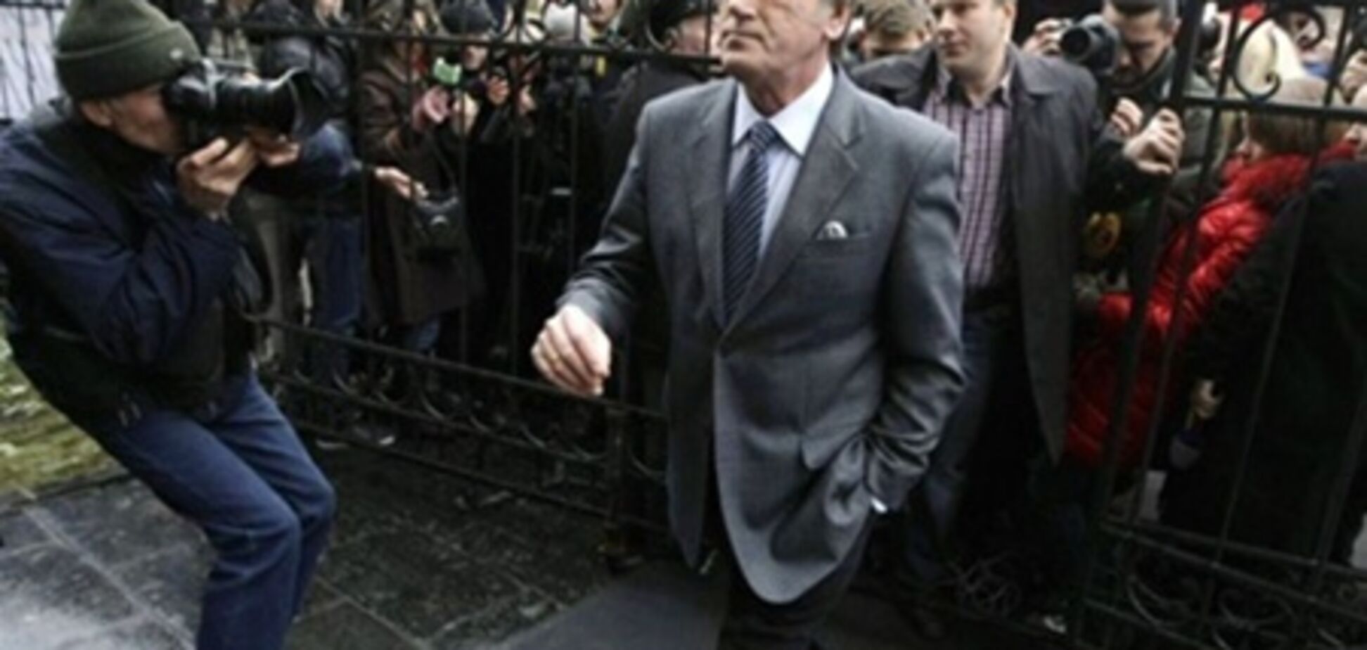 Зять Ющенко отобрал у людей озеро и построил на его берегу замок