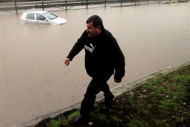В Афинах сильнейшее за полвека наводнение. Видео