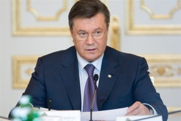 Янукович обещает не бросаться с кулаками на Луценко