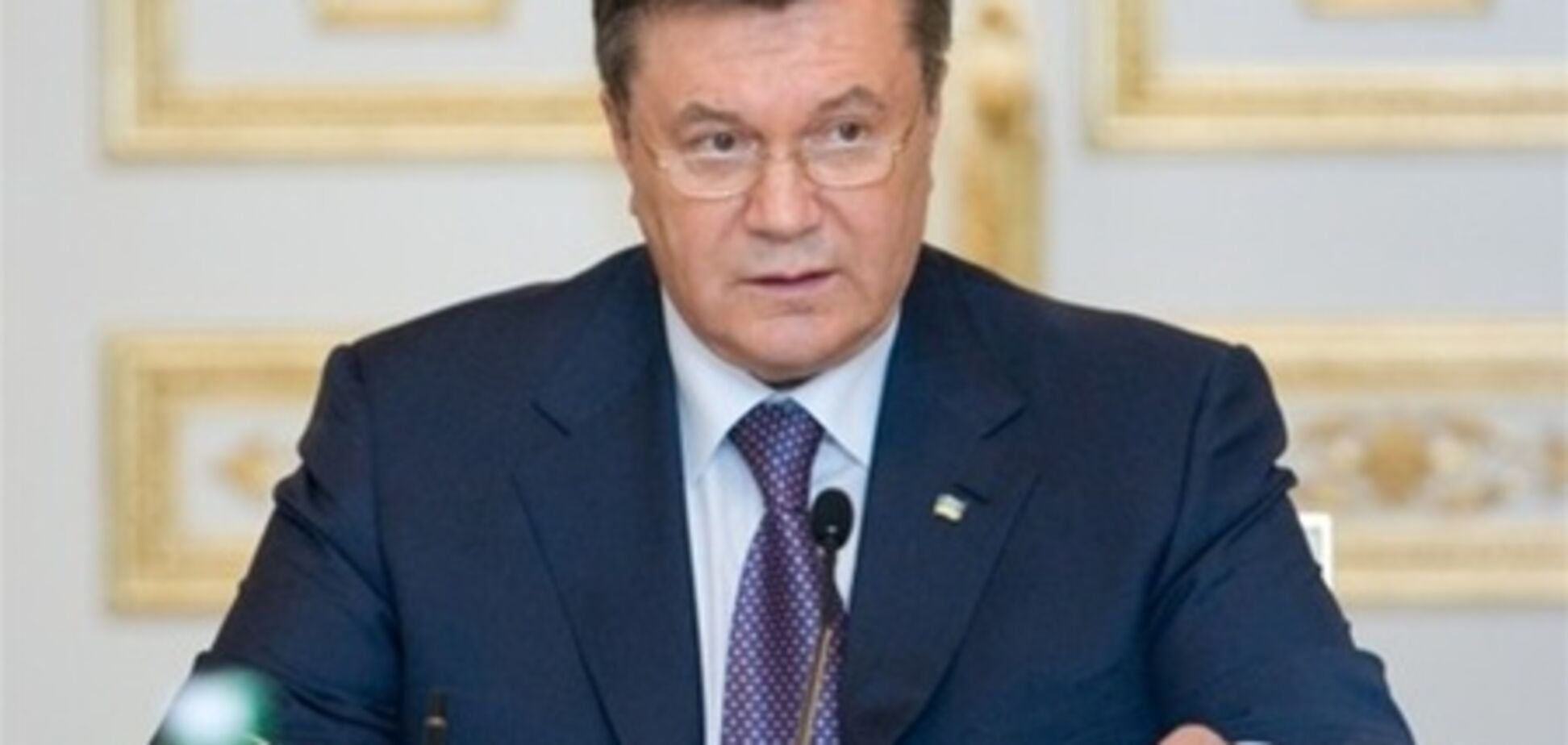 Янукович обіцяє не кидатися з кулаками на Луценка