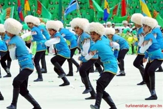 Глава Туркменистана распорядился высадить три миллиона деревьев