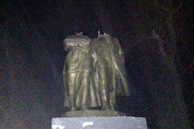 На Полтавщине обезглавили памятник Ленину и Крупской