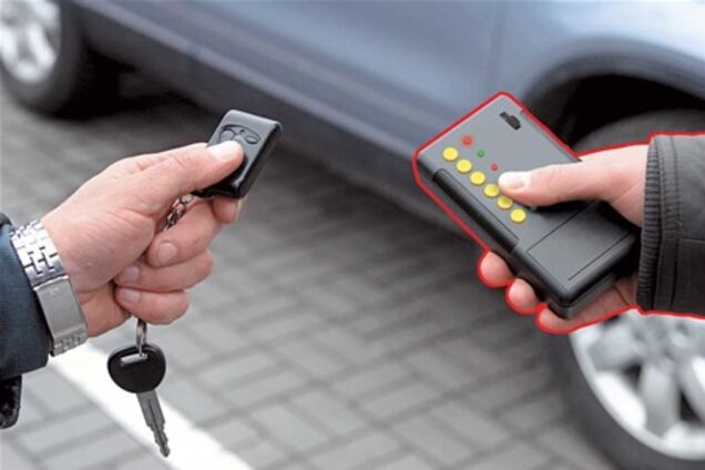 В Киеве у метро КПИ поймали автоворов со сканерами сигнализации