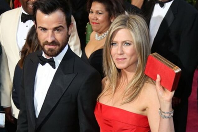 'Оскар' 2013: Дженнифер Энистон в красном