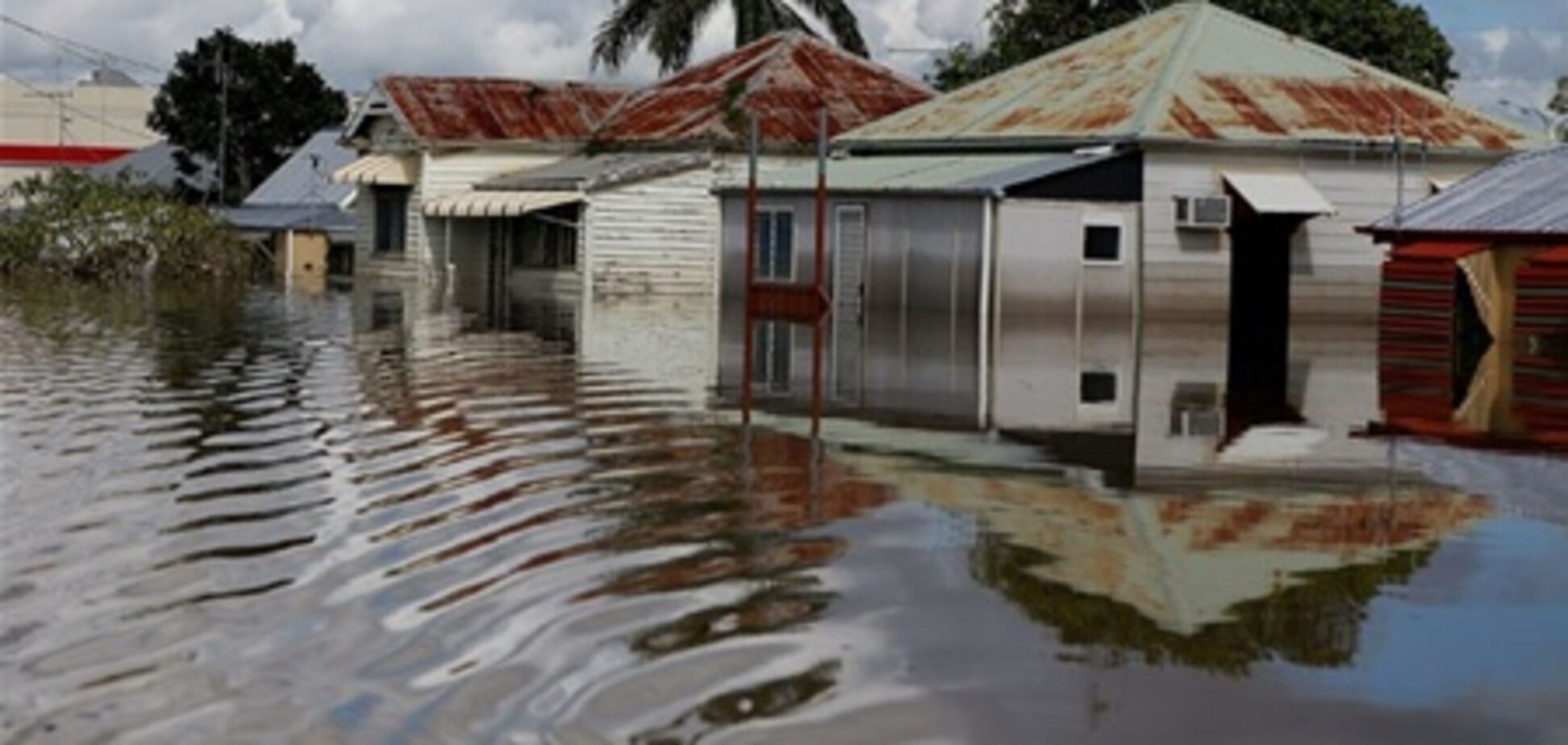 Австралия: наводнение уносит жизни людей. Видео