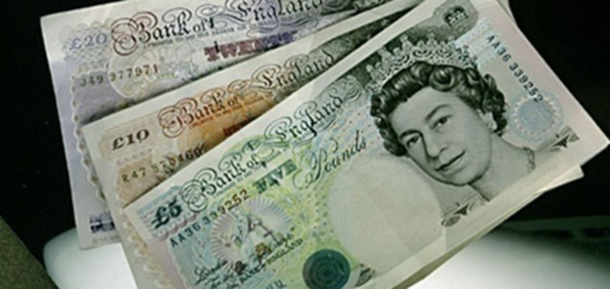 Фунт стерлингов дешевеет на мировом рынке