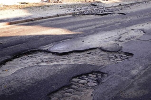 В Укравтодоре заявляют, что залатали уже 85% основных дорог