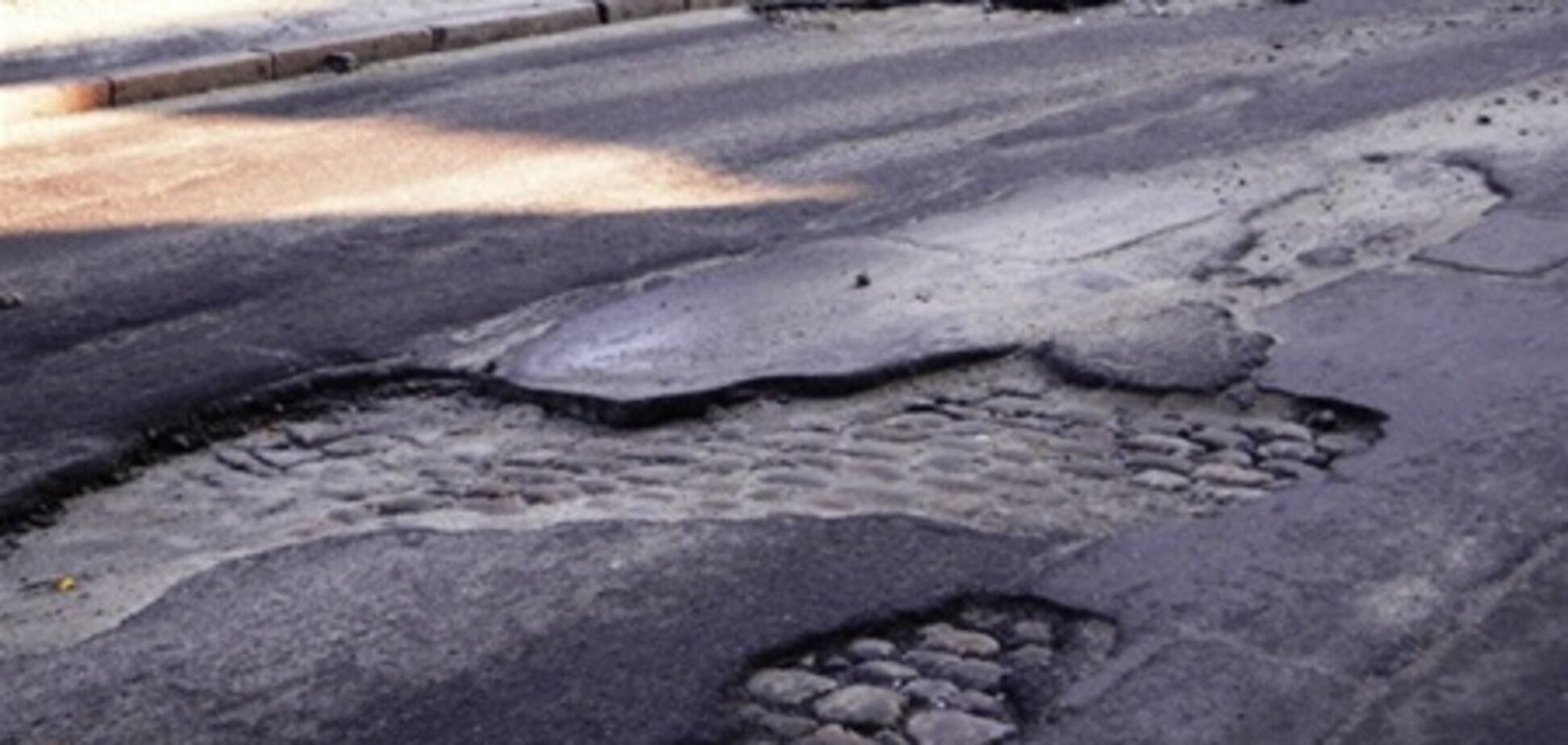 В Укравтодоре заявляют, что залатали уже 85% основных дорог