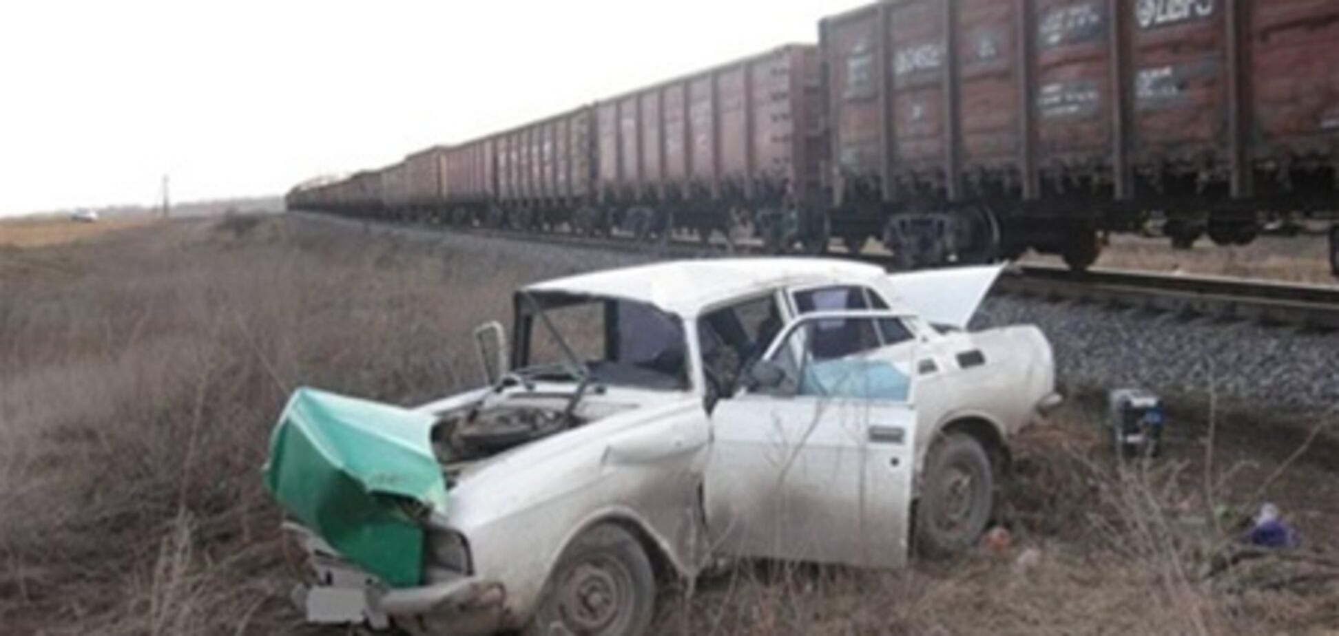 На Донеччині зіткнулися потяг і легковий автомобіль