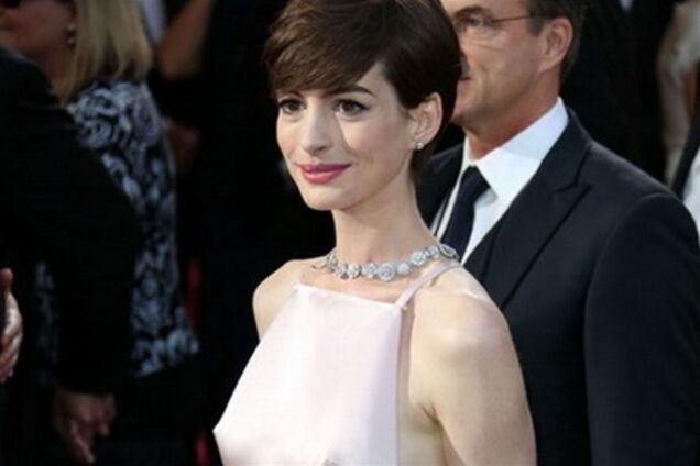 Лауреатка 'Оскара' Энн Хэтэуэй: лучшее платье на красной дорожке