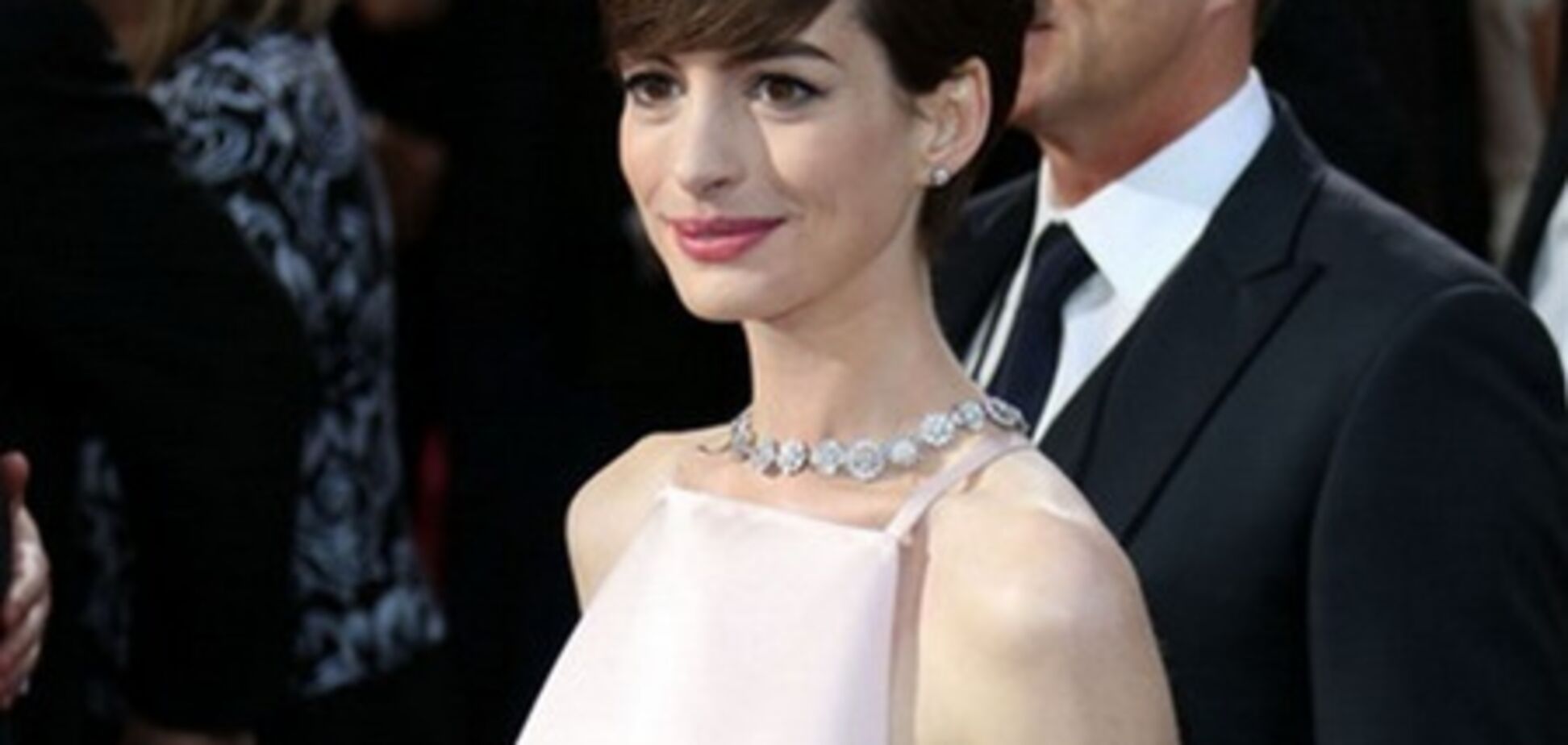 Лауреатка 'Оскара' Энн Хэтэуэй: лучшее платье на красной дорожке