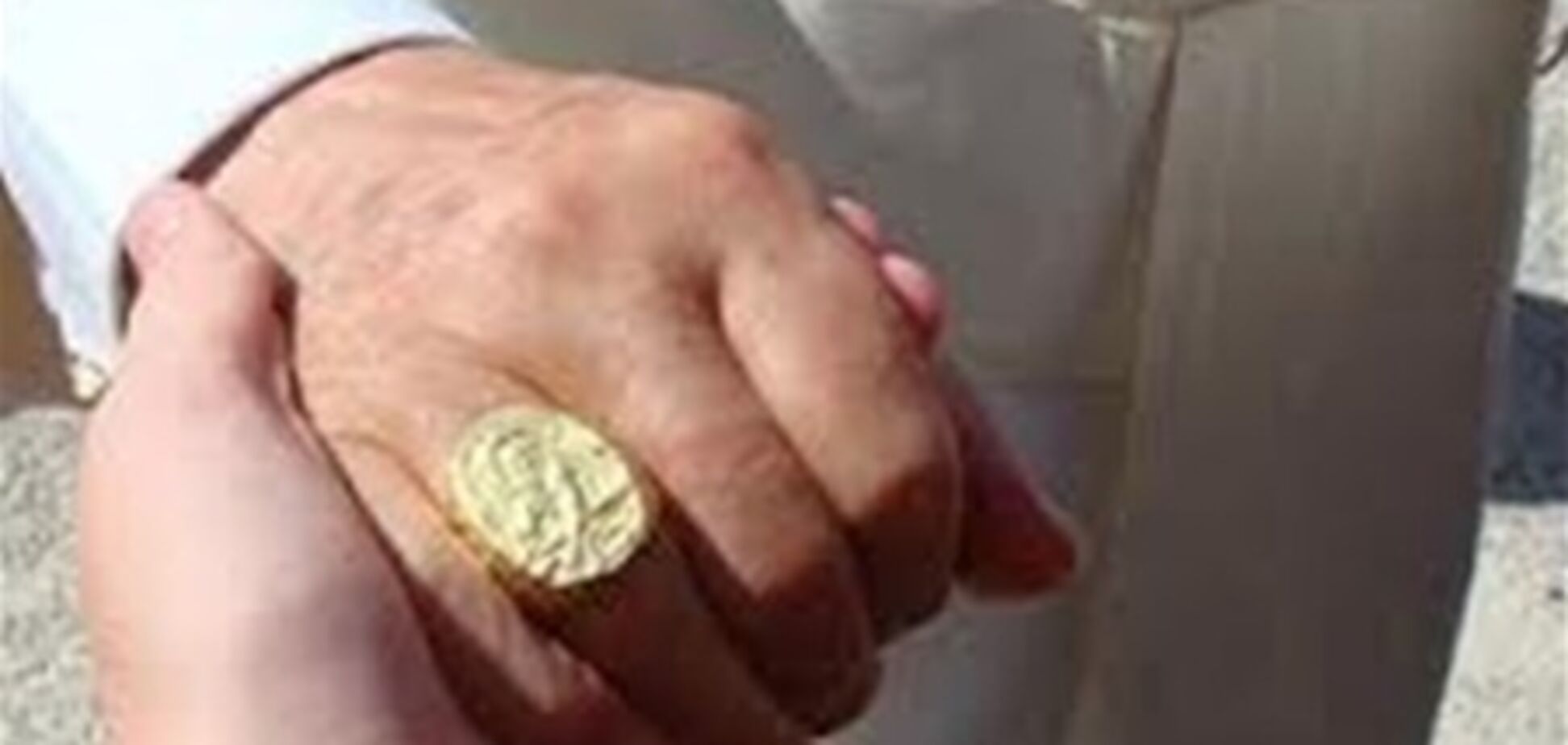 После отставки у Бенедикта XVI отберут кольцо, туфли и назовут 'пенсионером'