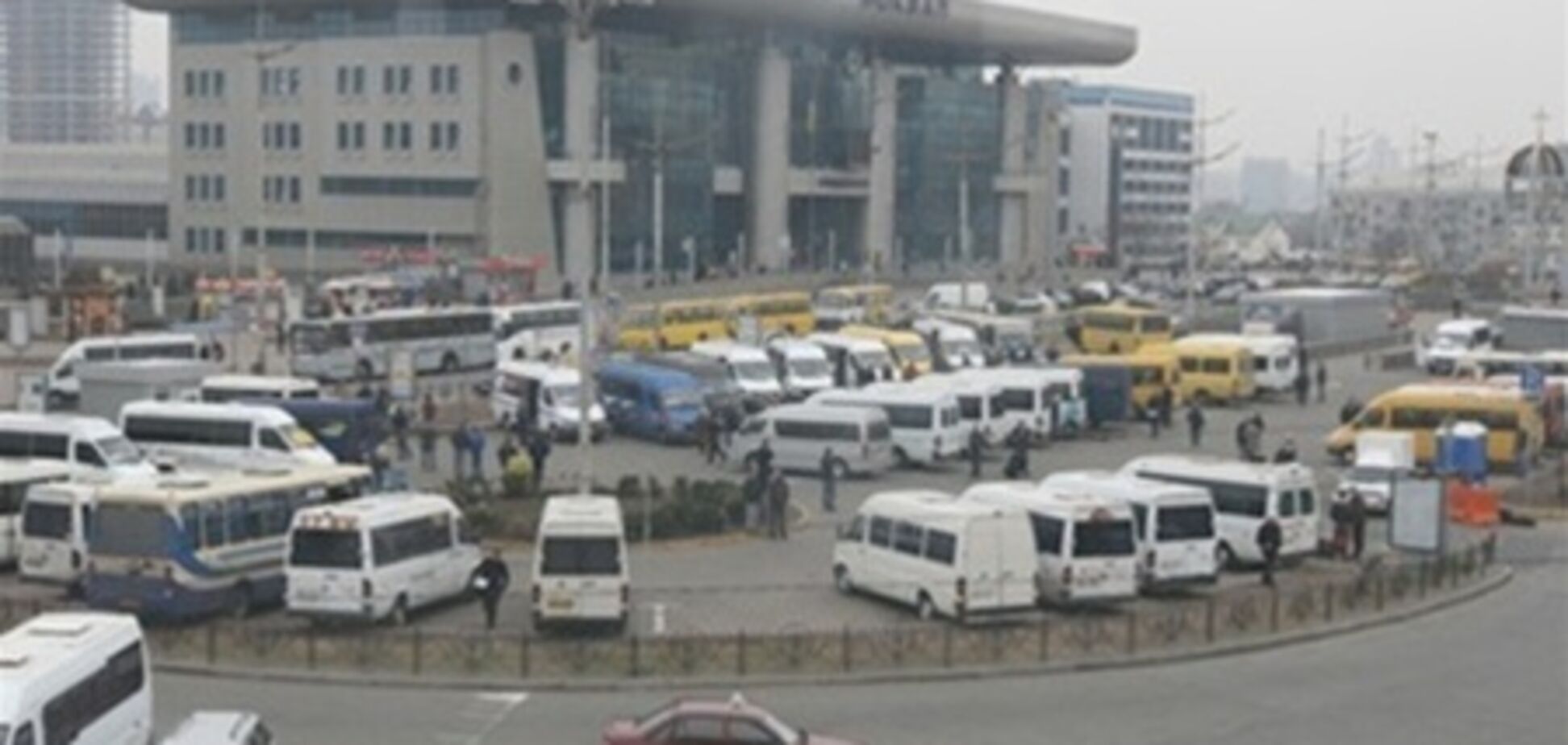 В Киеве бастуют маршруточники