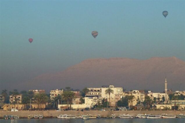 В Египте упал воздушный шар с туристами: 19 погибших