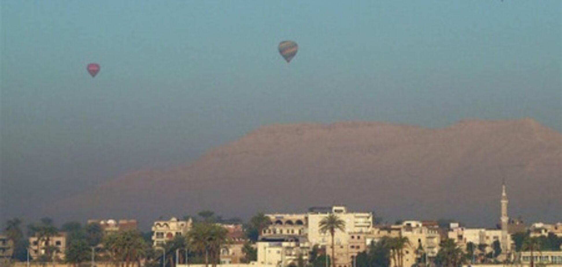 В Египте упал воздушный шар с туристами: 19 погибших