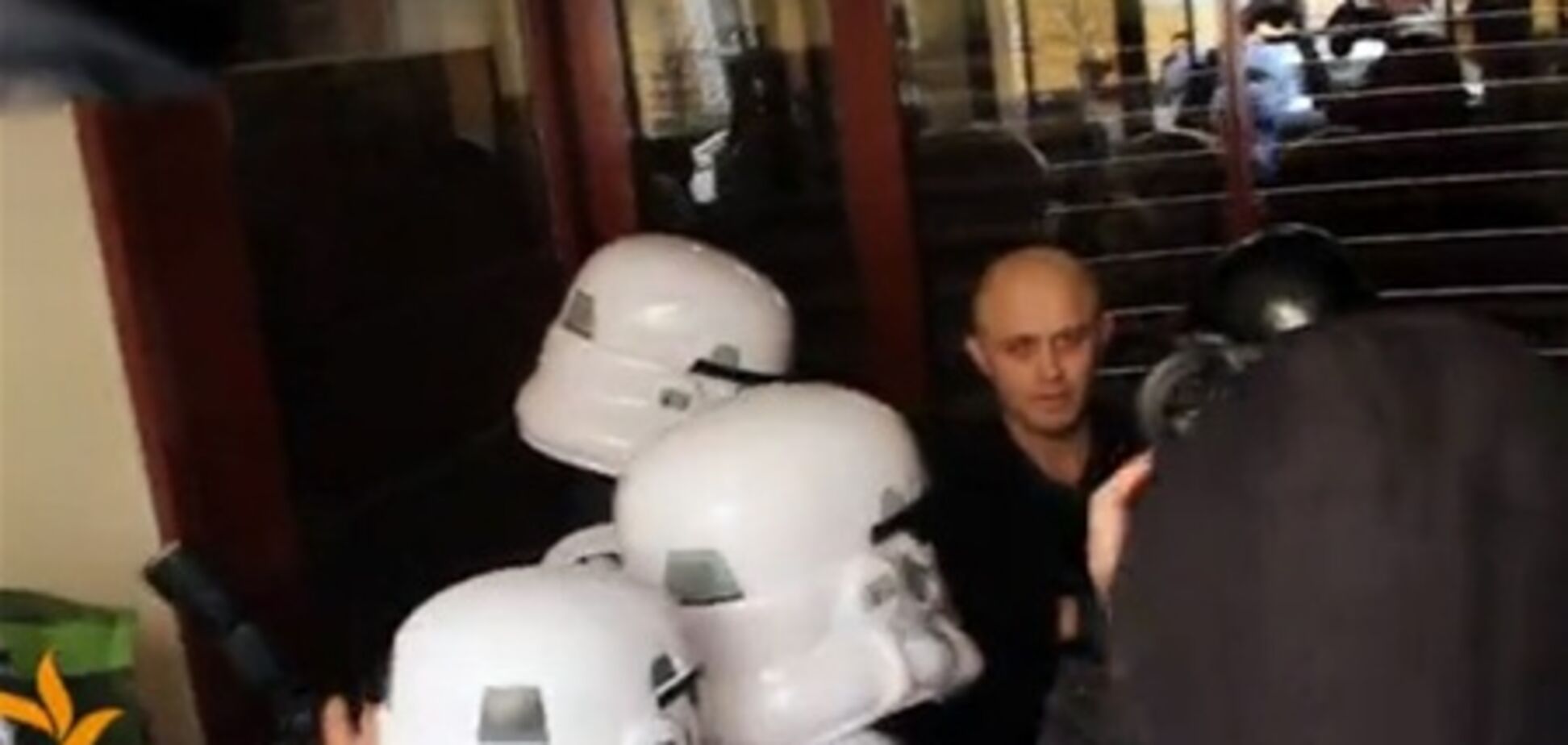 Дарт Вейдер с солдатами пришел на прием к Лавриновичу, 26 февраля 2013
