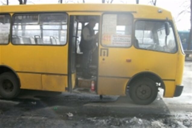 В Киеве загорелась маршрутка с пассажирами