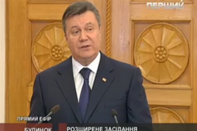 Янукович прикрикнул на Табачника за провал спортивной сферы. Видео