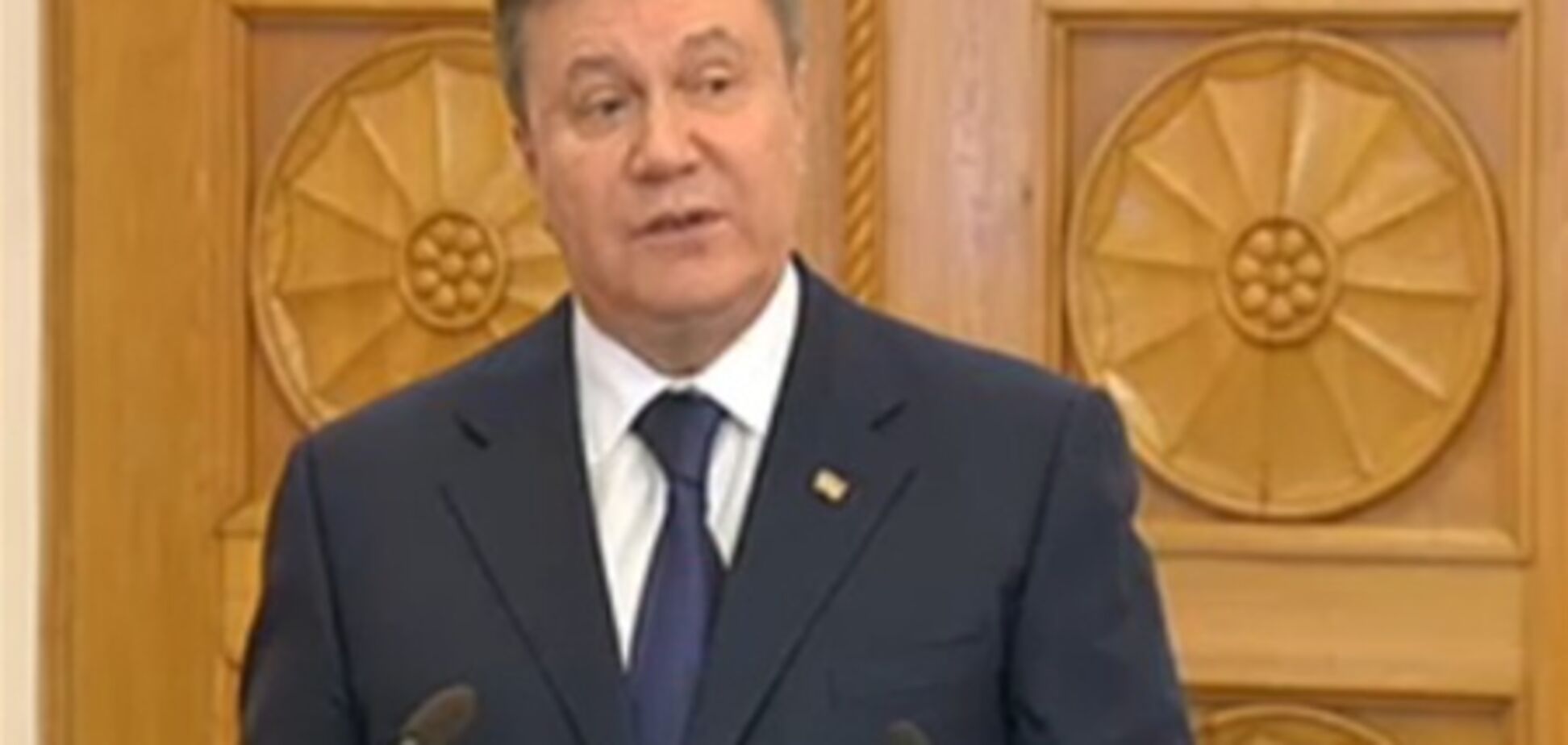 Янукович прикрикнул на Табачника за провал спортивной сферы. Видео