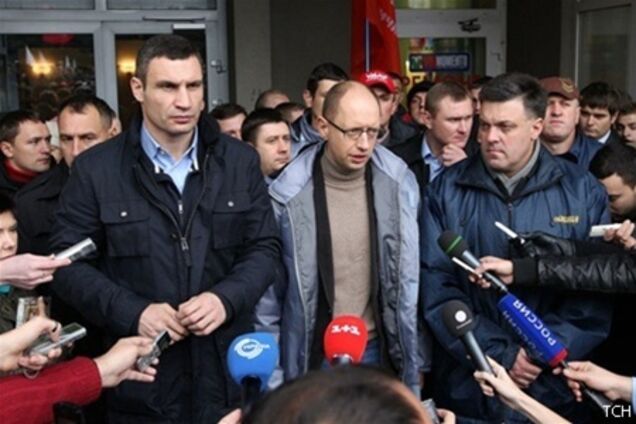 Политолог: Яценюк, Тягнибок и Кличко поссорили оппозицию