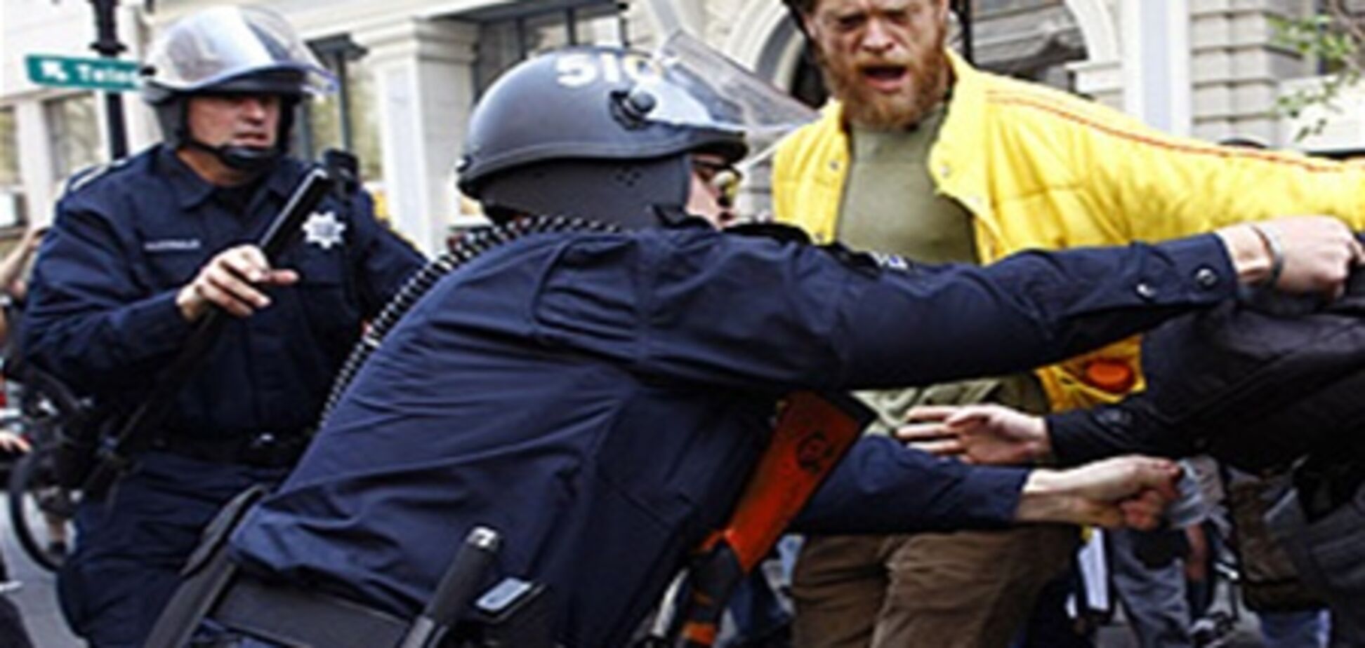 В Квебеке полиция избила студентов