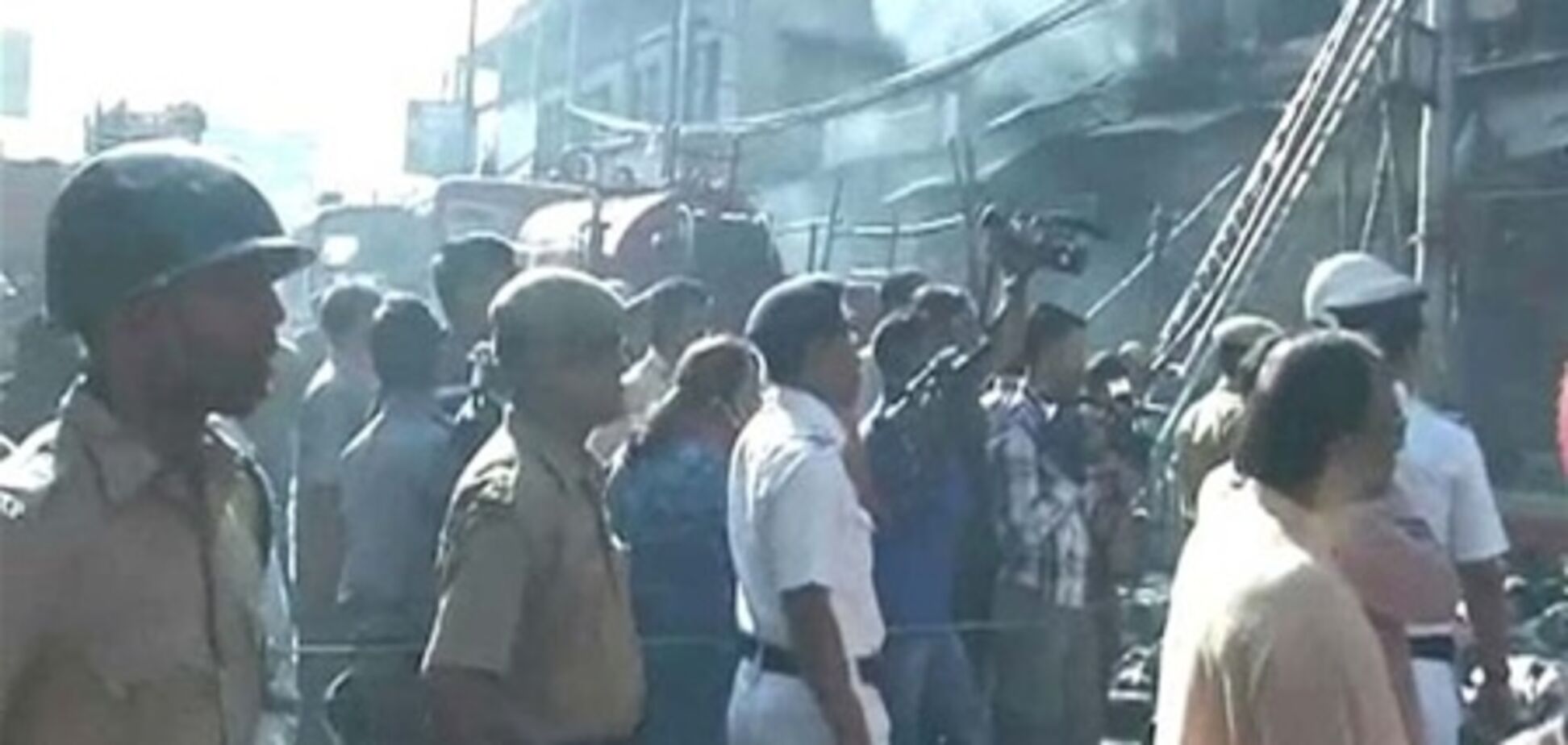 В индийской Калькутте горел торговый центр: 13 погибших. Видео