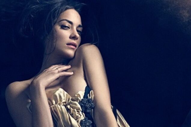 Еле прикрытые прелести Марион Котийяр