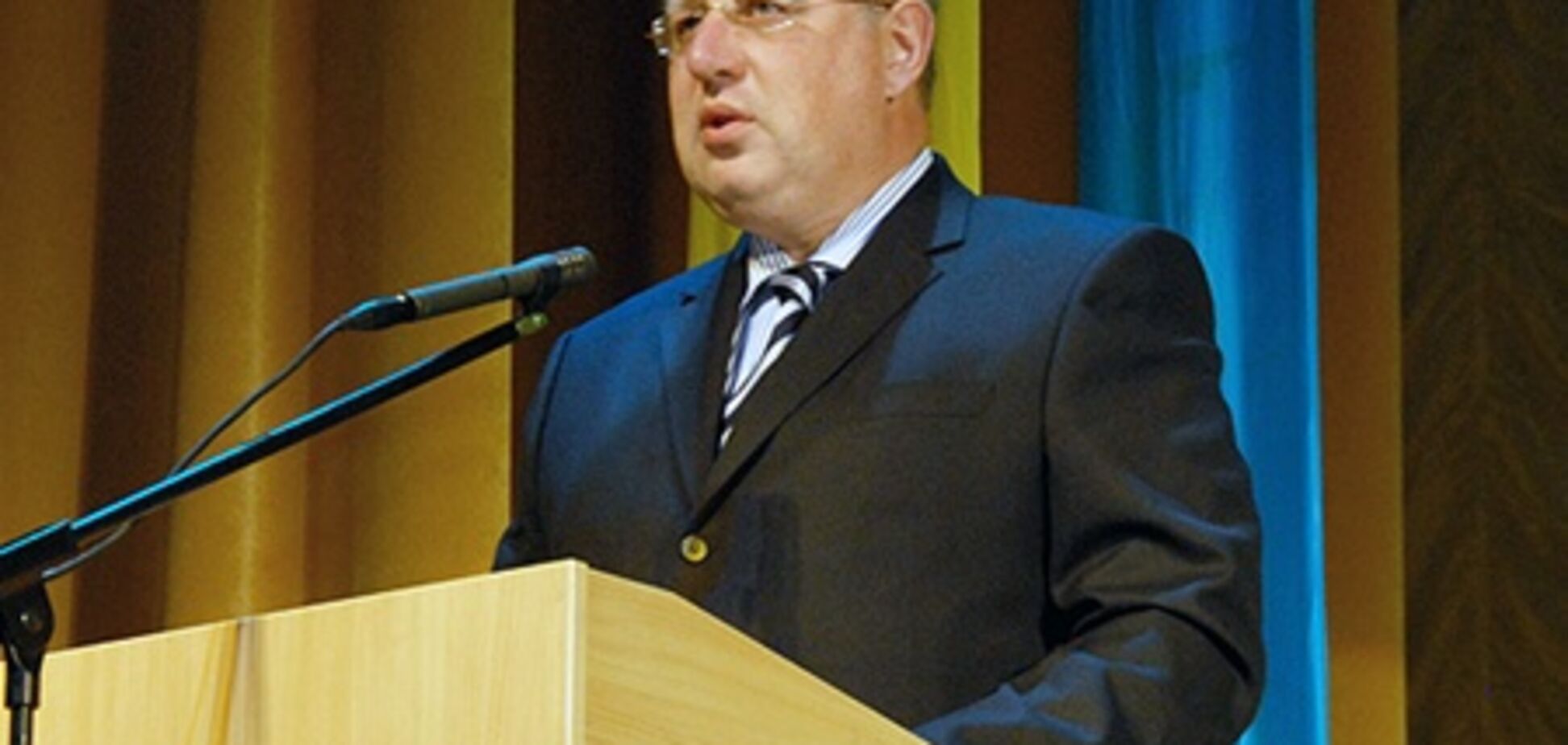 Янукович звільнив заступника Захарченко