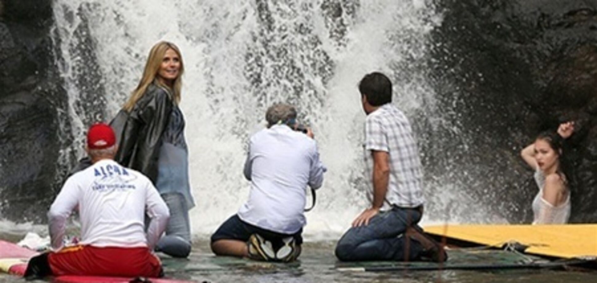 Хайди Клум испытывает молодых моделей на Гавайях. Фото