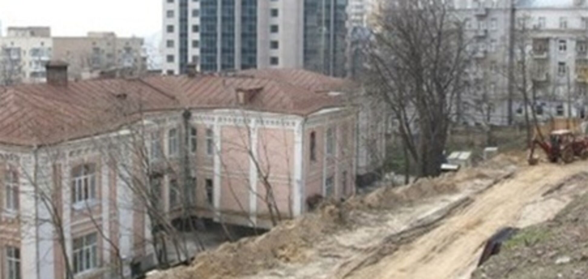 Опасное строительство в Киеве: на месте могильника будет многоэтажка?