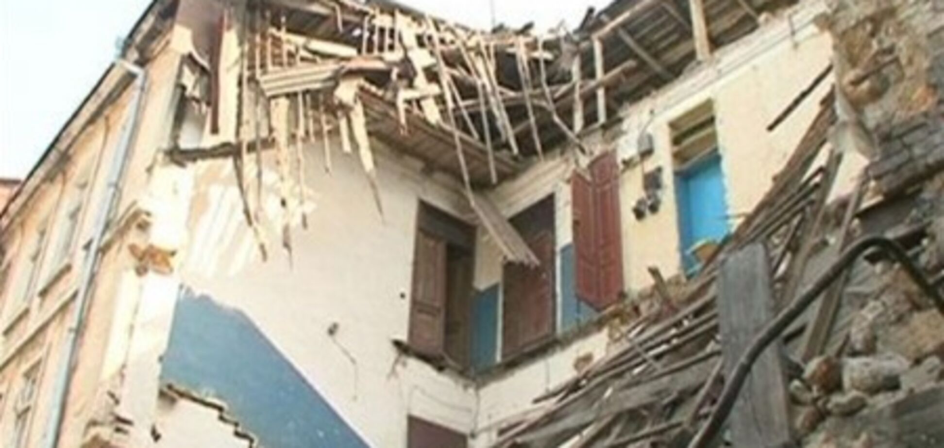 В Ужгороде обвалился жилой дом. Фото