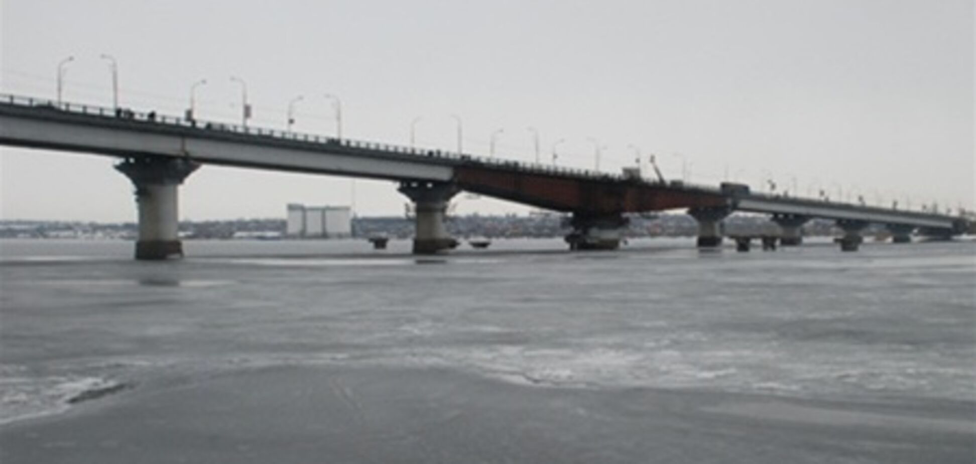 В Николаеве девушка прыгнула с моста из-за несчастной любви. Фото. Видео