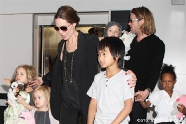 Дети Анджелины Джоли будут учить китайский