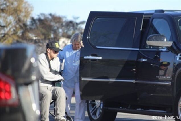 Алексей Воробьев передвигается в инвалидном кресле. Фото