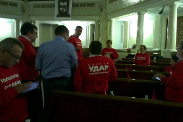 Как ударовцы провели ночь в Раде. Фоторепортаж