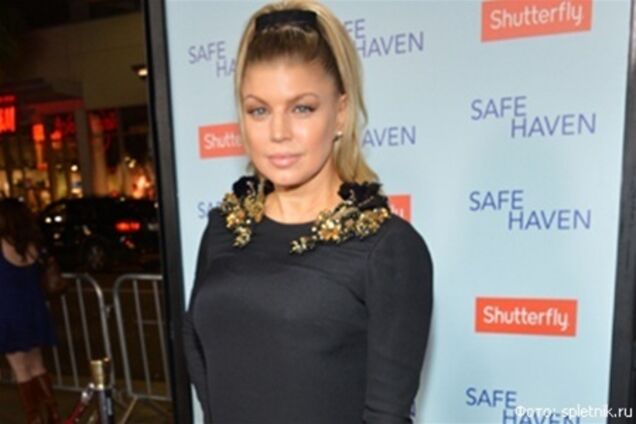 Ферги маскирует круглый живот? Фото