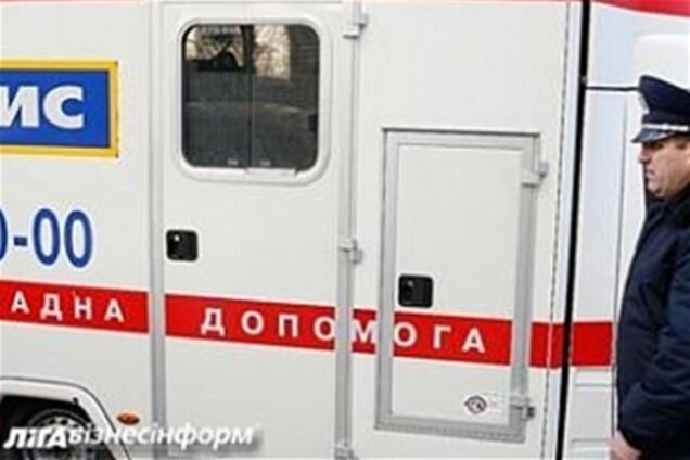 Пораненого міліціонера на Дніпропетровщині зараз оперують