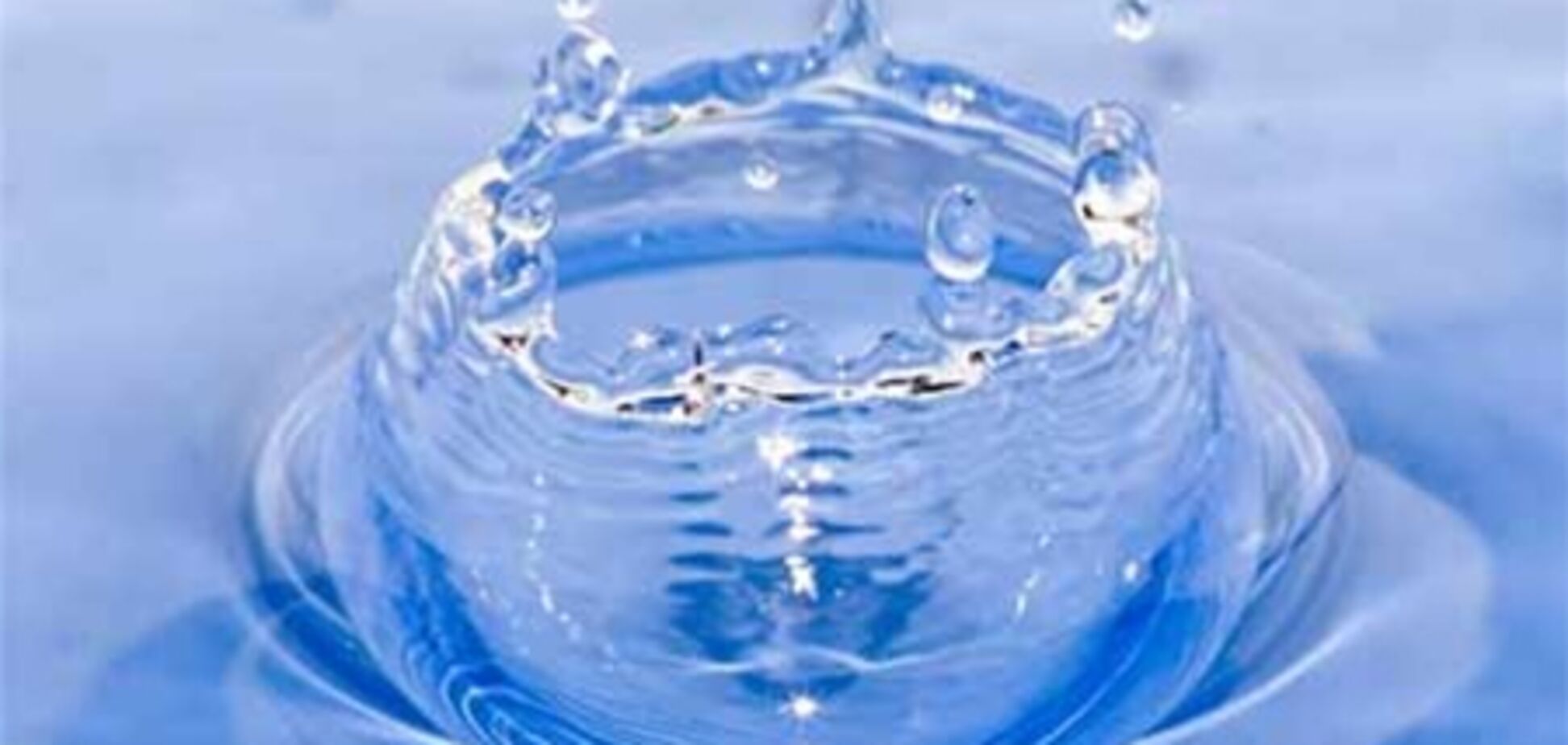 Простая вода полезнее сока