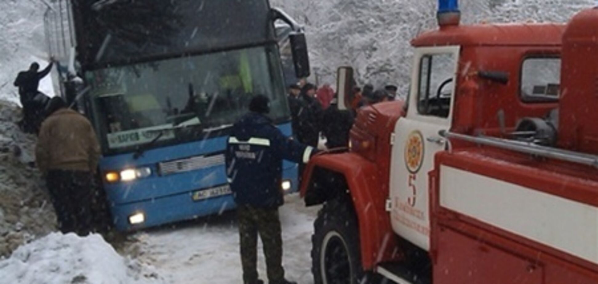 На Хмельнитчине в снежный плен попали 30 авто