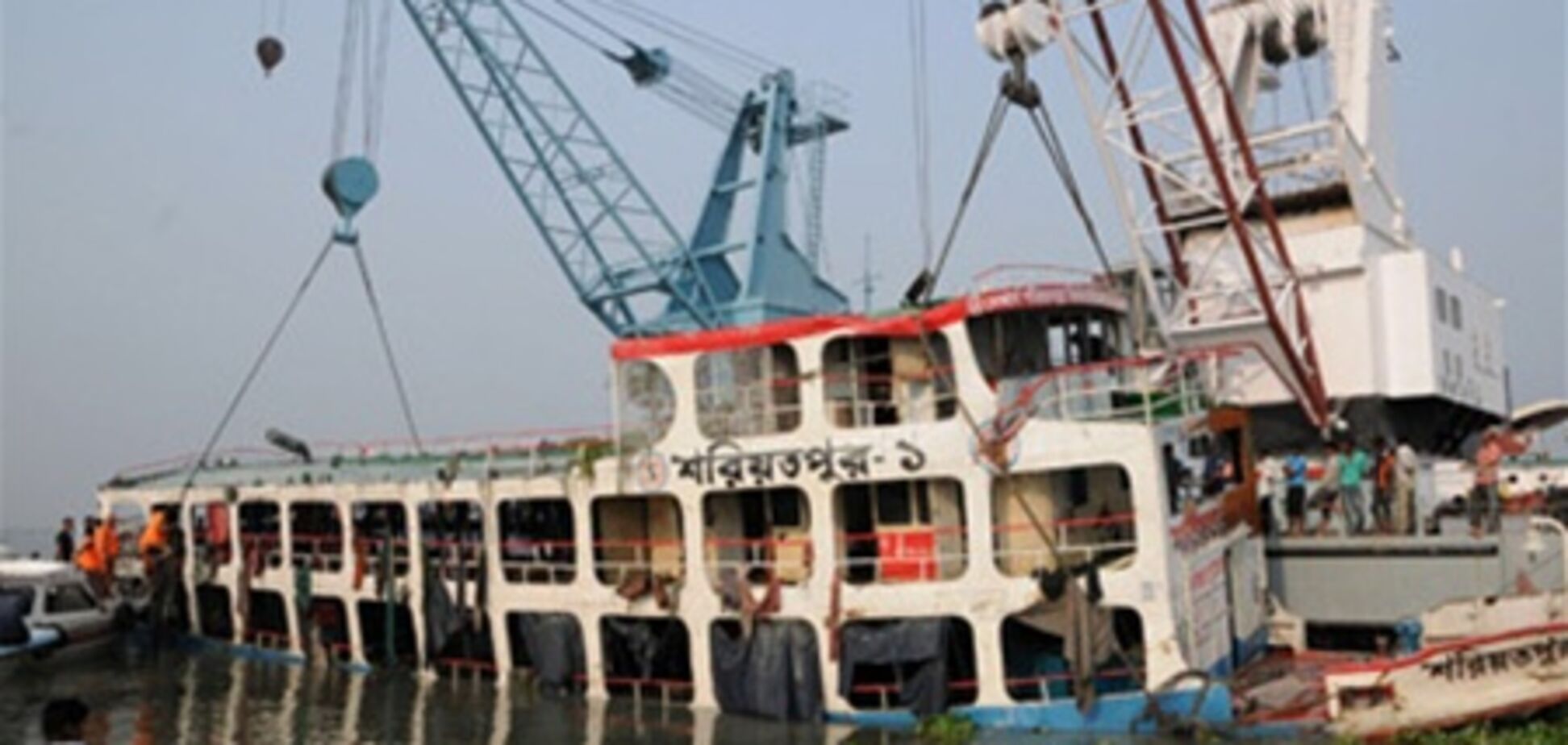 У Бангладеш затонув пором із більше ніж 100 пасажирами