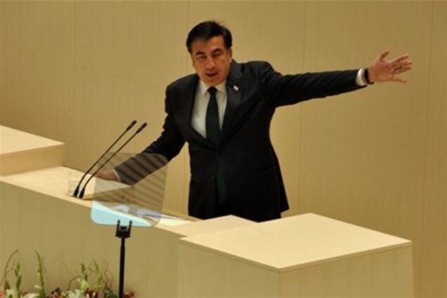 Демонстранты пытаются сорвать обращение Саакашвили к нации