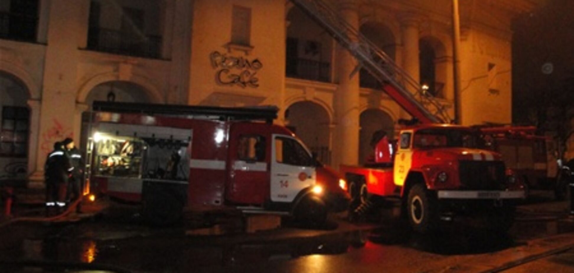 В Киеве горит Гостиный двор. Фото. Видео