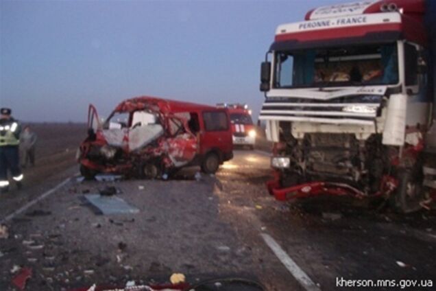Трагическое ДТП на Херсонщине: водитель автобуса заснул за рулем