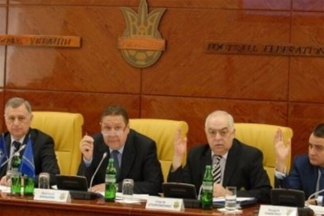 ФФУ дала проблемным клубам месяц на спасение