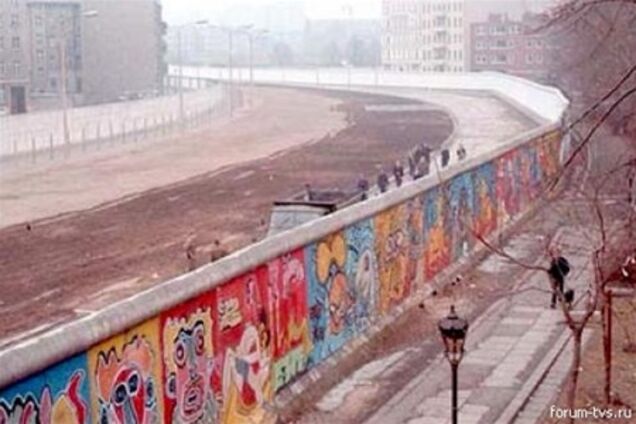 Немцы не позволили разрушить Берлинскую стену