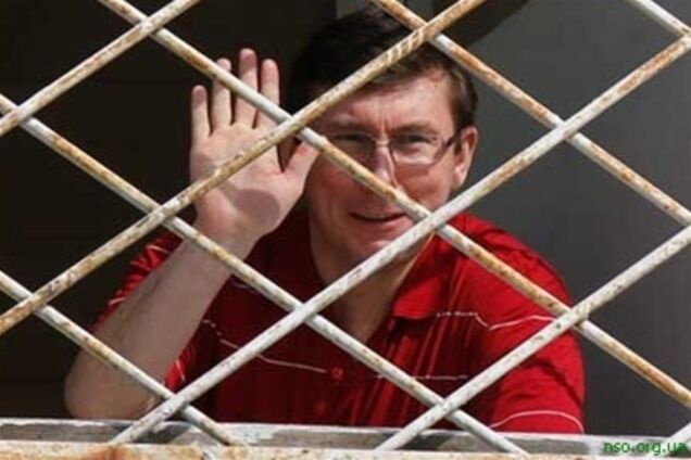 Янукович готовий помилувати Луценко. Відео